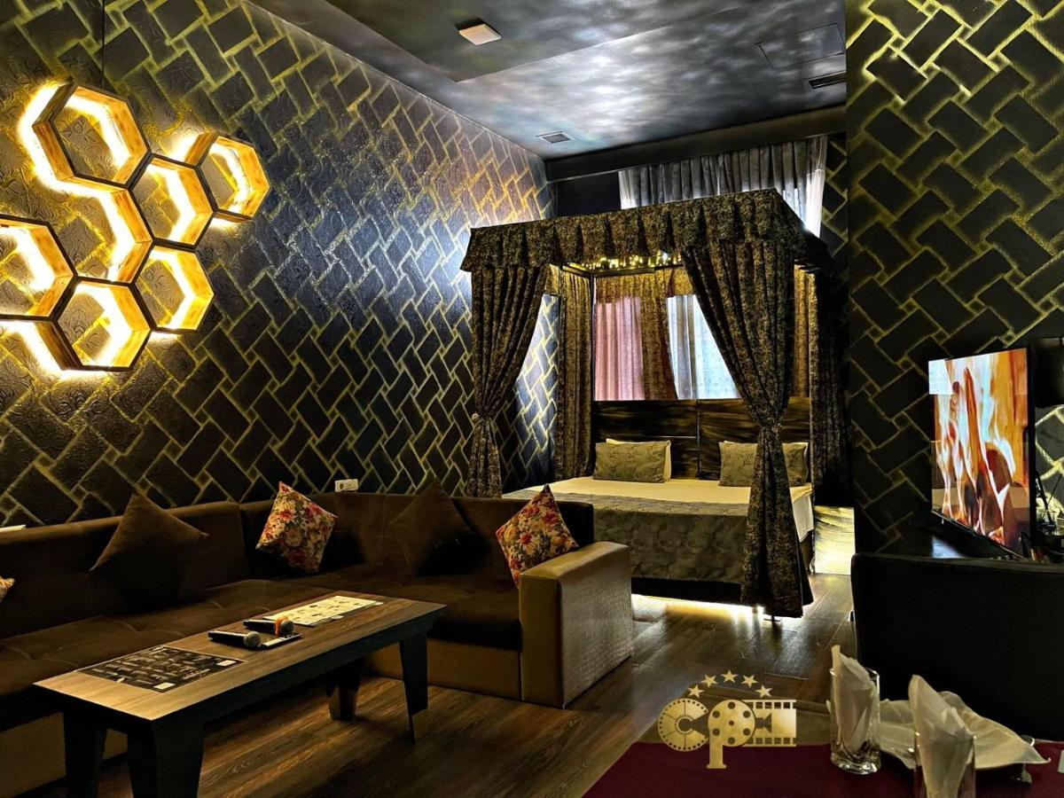Cinema Plaza Hotel Baku Exterior foto
